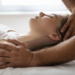 Masaje cráneo facial